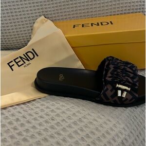 DESIGNER SLIDES (INSPIRED), SIZE 40